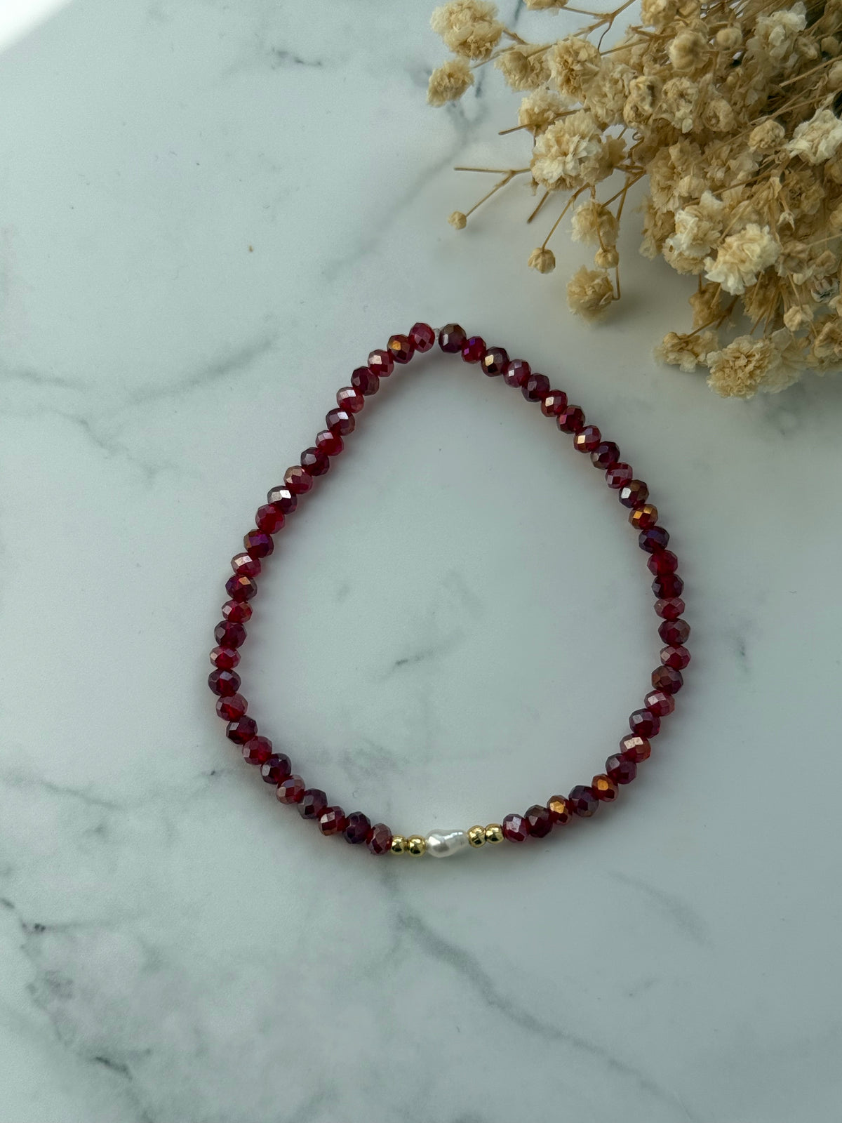 Perlenarmband mit Roten Kristallperlen und Goldenen Perlen + Süßwasserperle - 2379