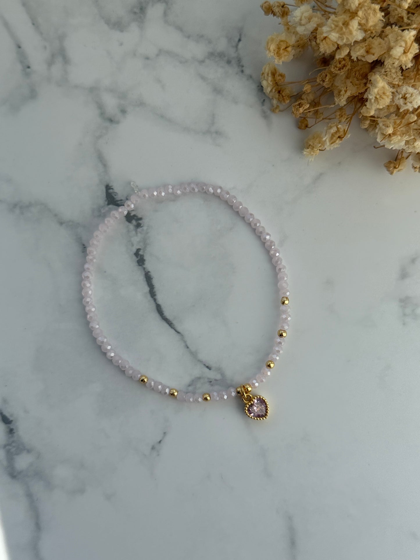 Perlenarmband mit Rosa Kristallperlen, Goldenen Perlen + Herz Anhänger - 2278