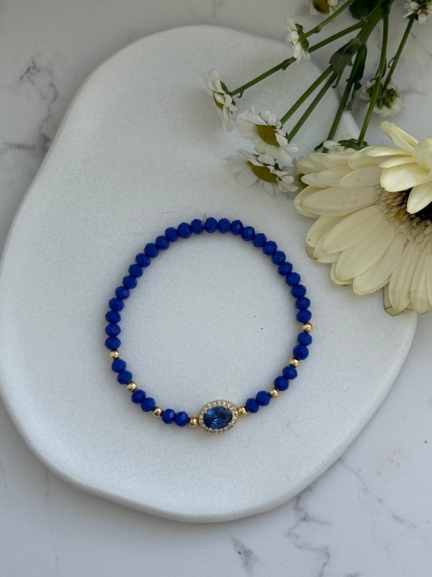 Perlenarmband mit Blauen Kristallperlen und Goldenen Perlen + Zirkonia Anhänger - 2037