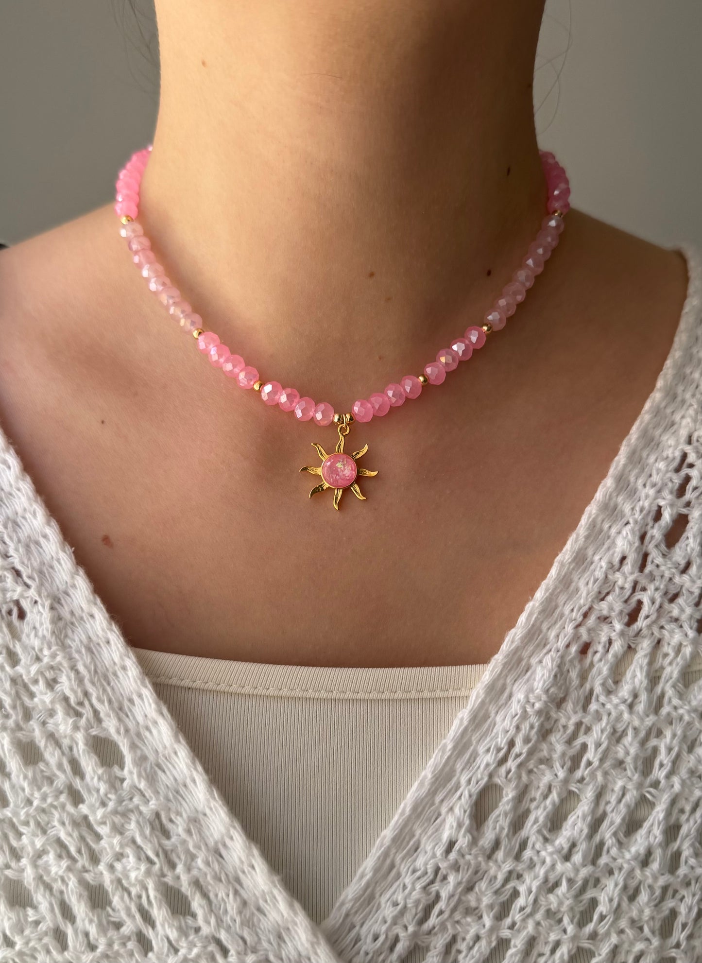 Perlenkette mit Rosa Kristallperlen Goldenen Perlen + Sonnen Anhänger - 2152