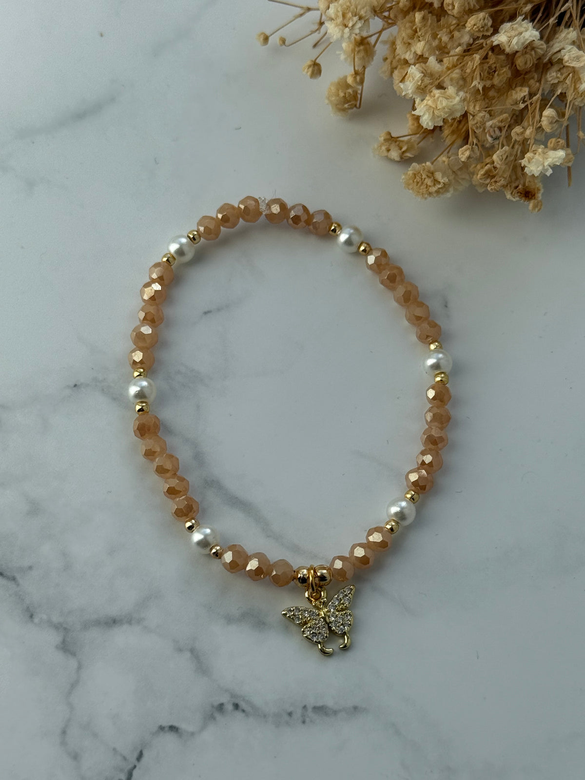 Perlenarmband mit Beigen Kristallperlen, Weißen und Goldenen Perlen - 2390