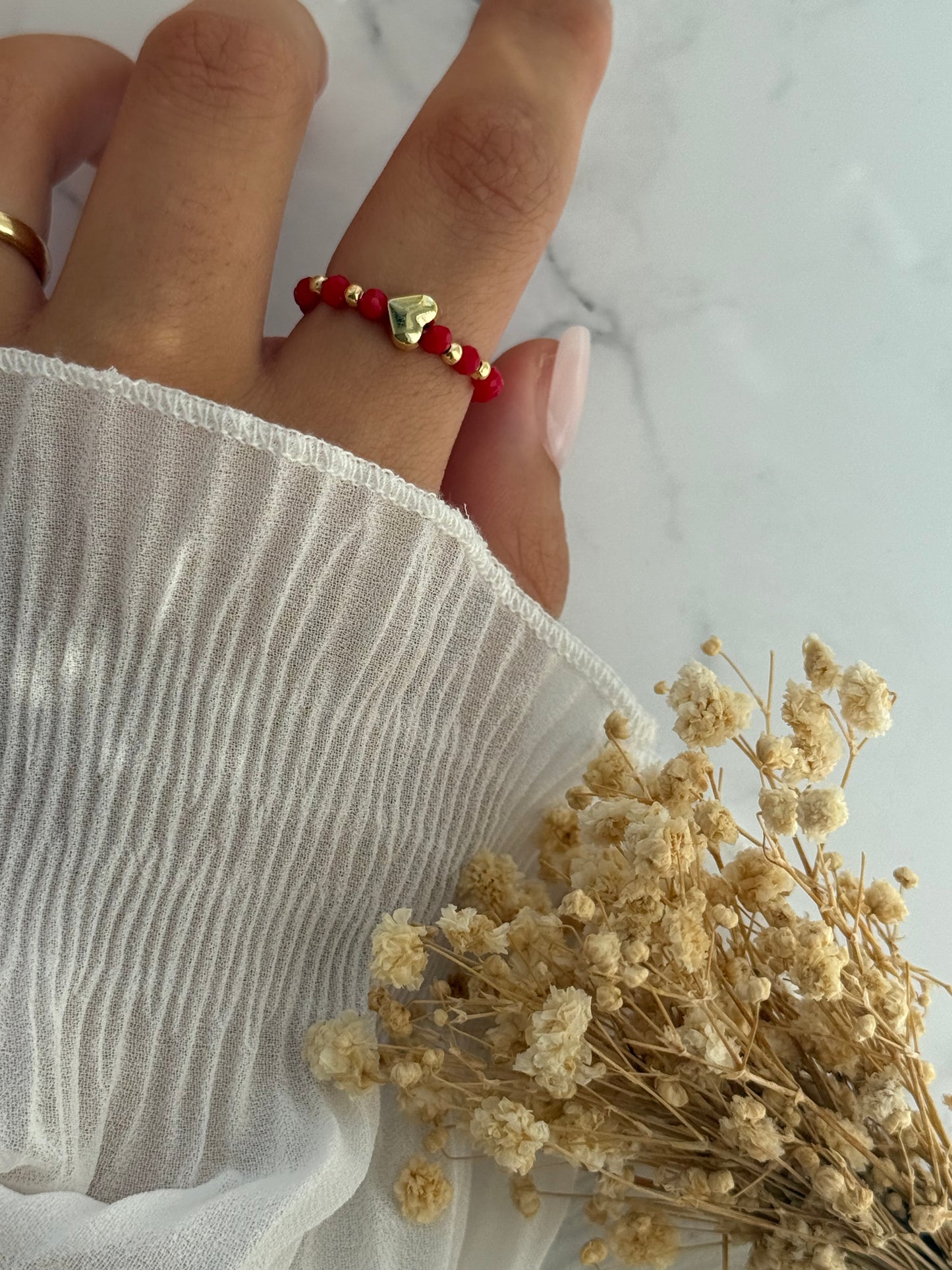 Perlenring mit Roten Kristallperlen, goldenen Perlen + Herz Anhänger - 2331