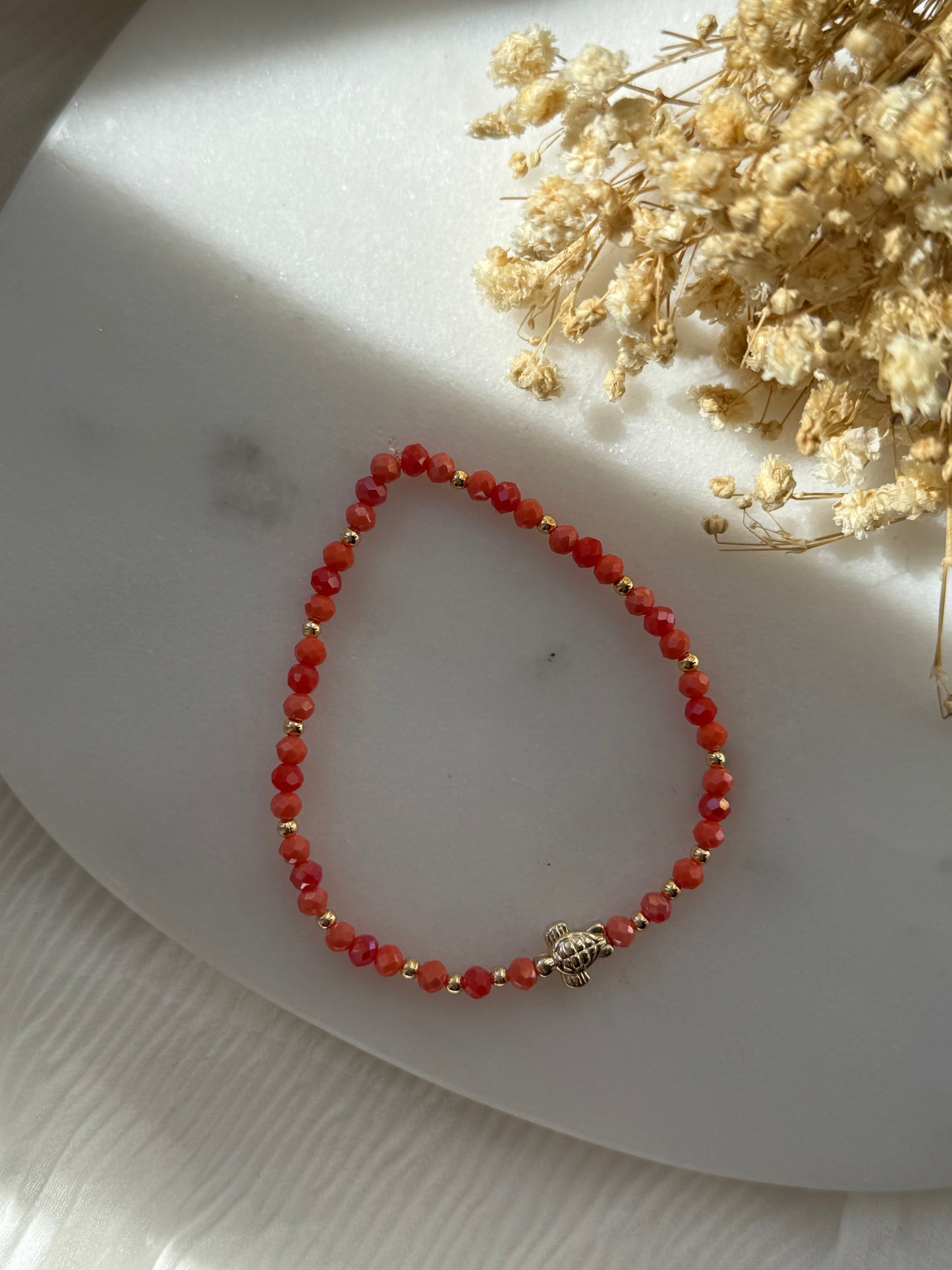 Perlenarmband mit Orangen Kristallperlen und Goldenen Perlen + Schildkröten Anhänger - 2247