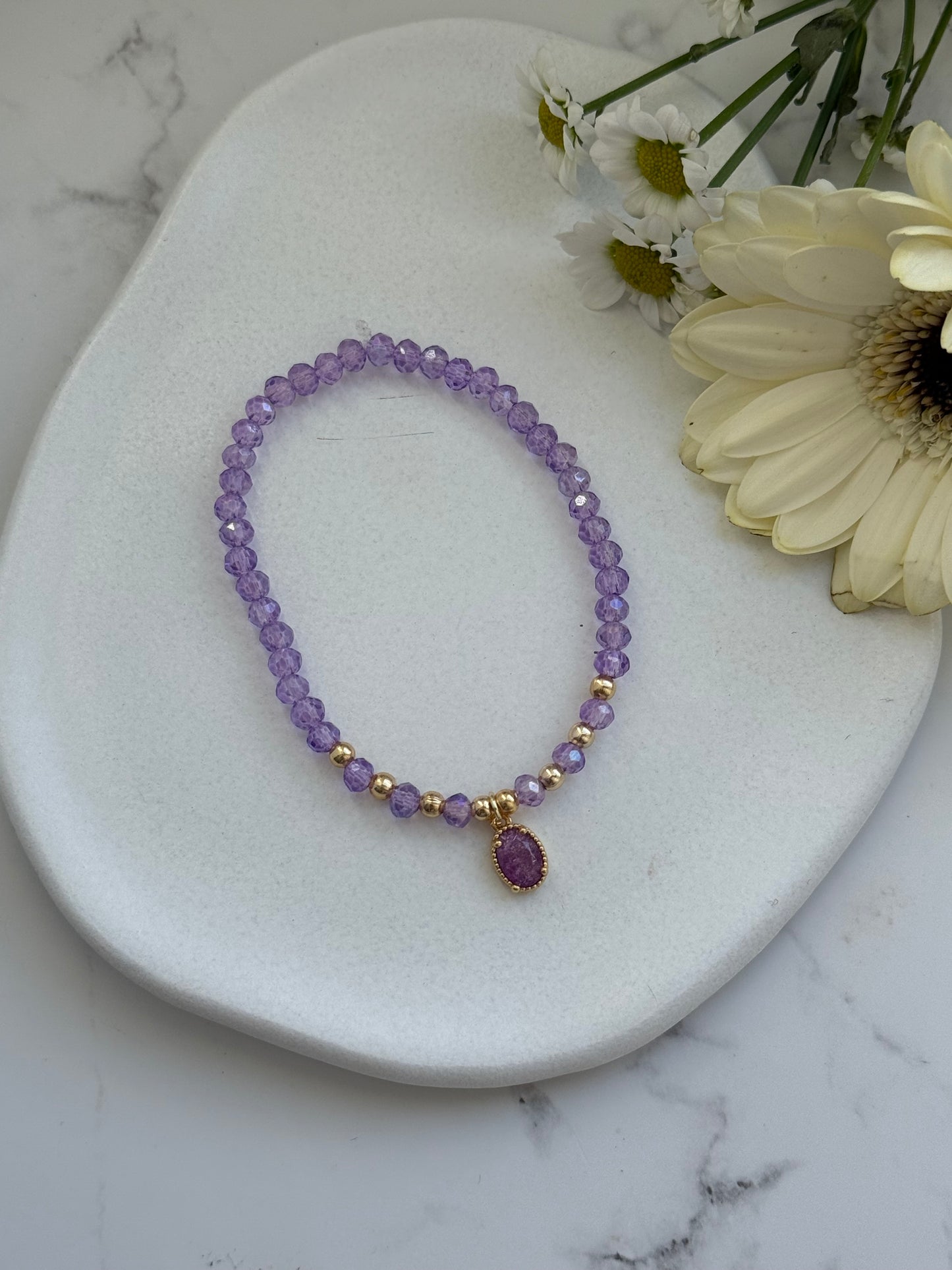 Perlenarmband mit Lila Kristallperlen und Goldenen Perlen + Stein Anhänger - 2043