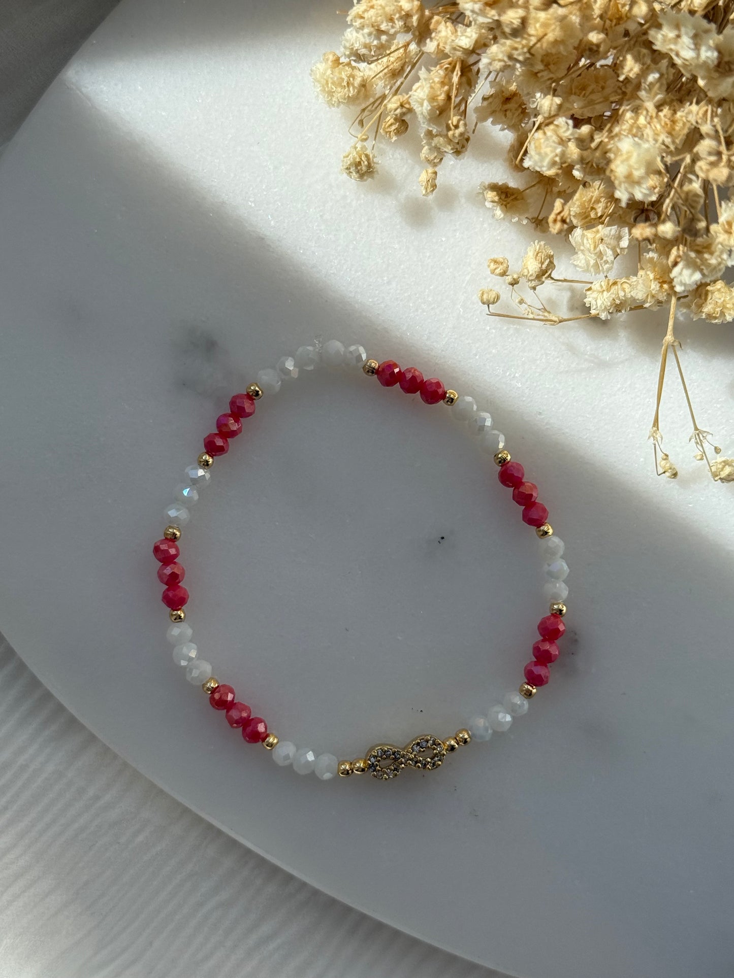 Perlenarmband mit Kristallperlen und Goldenen Perlen + Unendlichkeit Anhänger - 2253