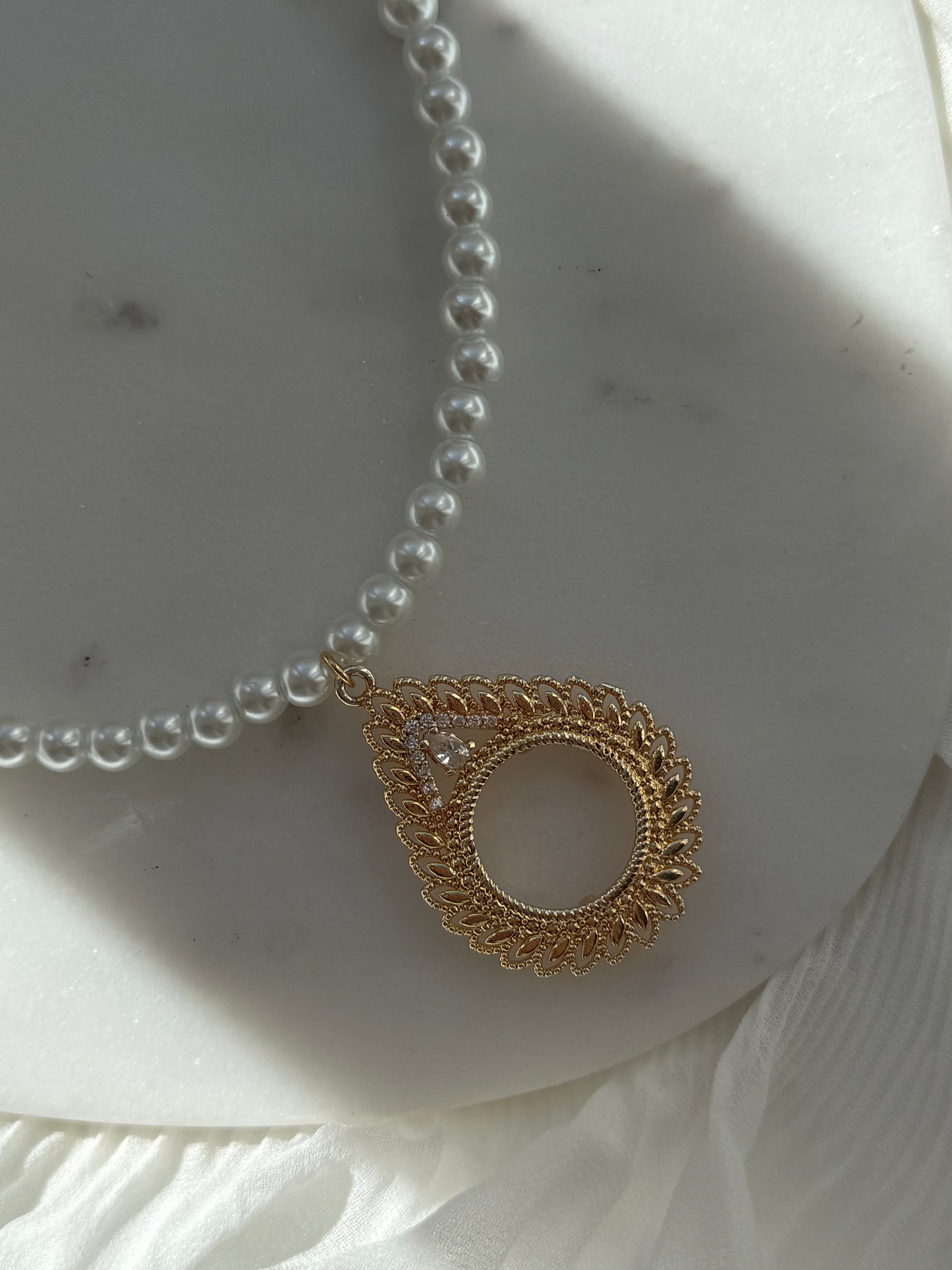 Perlenkette mit Weißen Glasperlen + Rahmen für Ceyrek - 2188