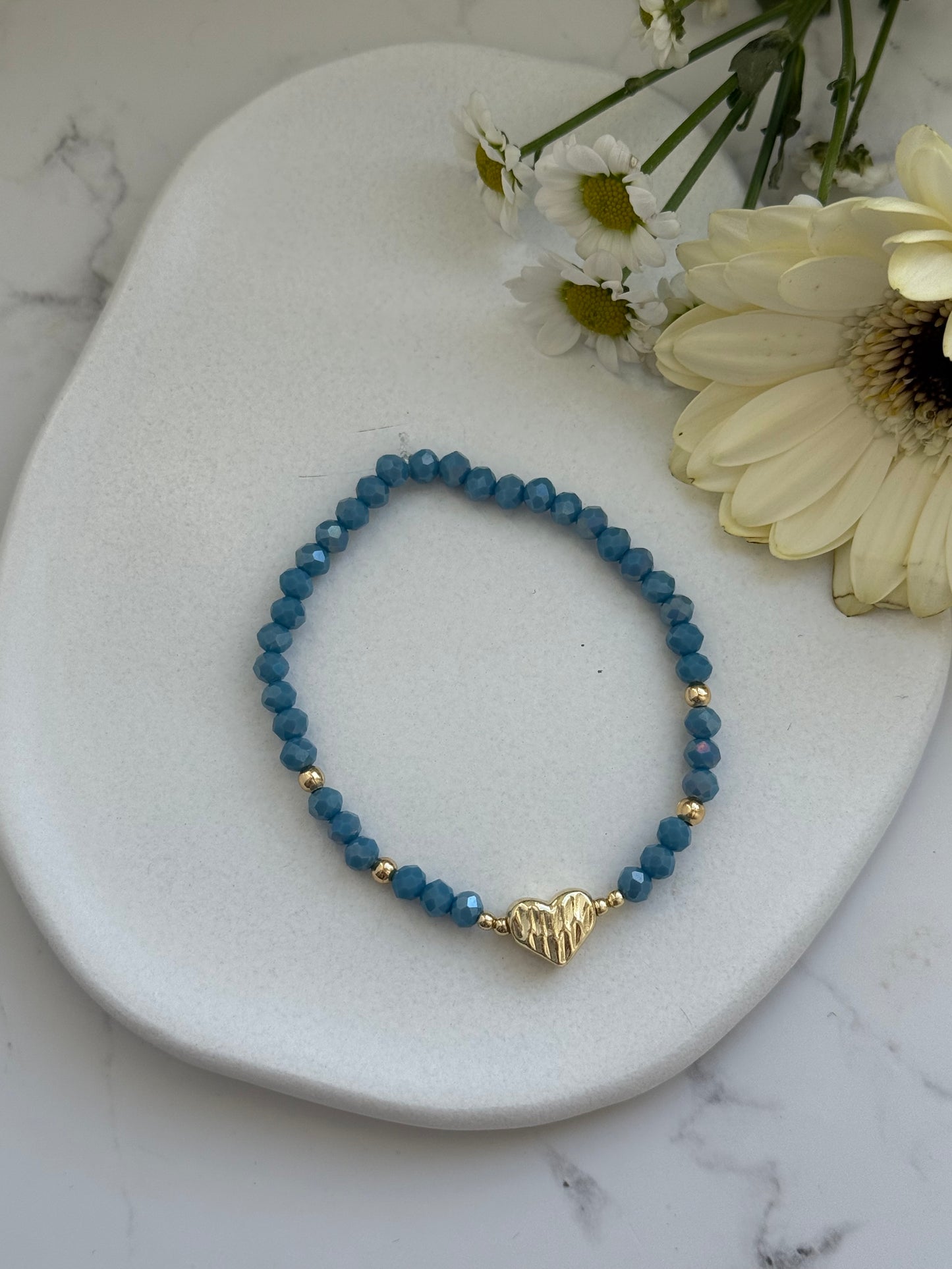 Perlenarmband mit Blauen Kristallperlen und Goldenen Perlen + Herz Anhänger - 2005