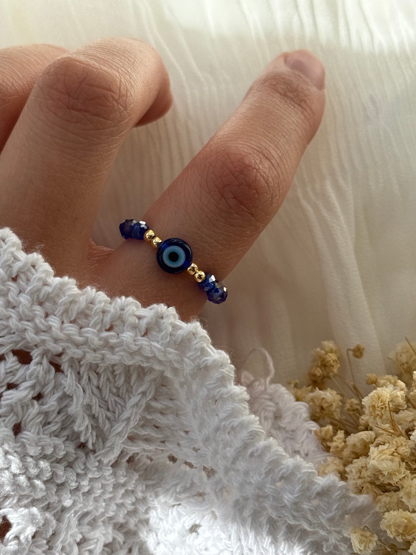 Perlenring mit Blauen Kristallperlen, goldenen Perlen + Nazar Perle - 2228