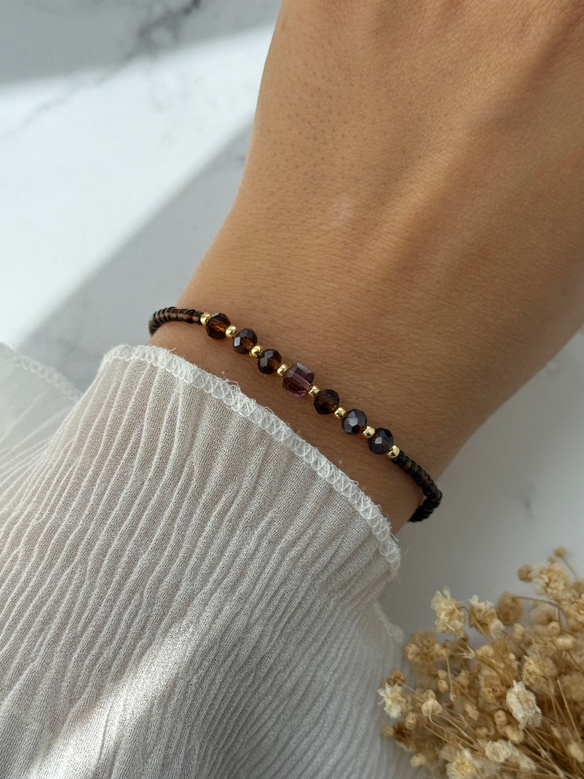 Perlenarmband mit Braunen und Goldenen Perlen - 2394