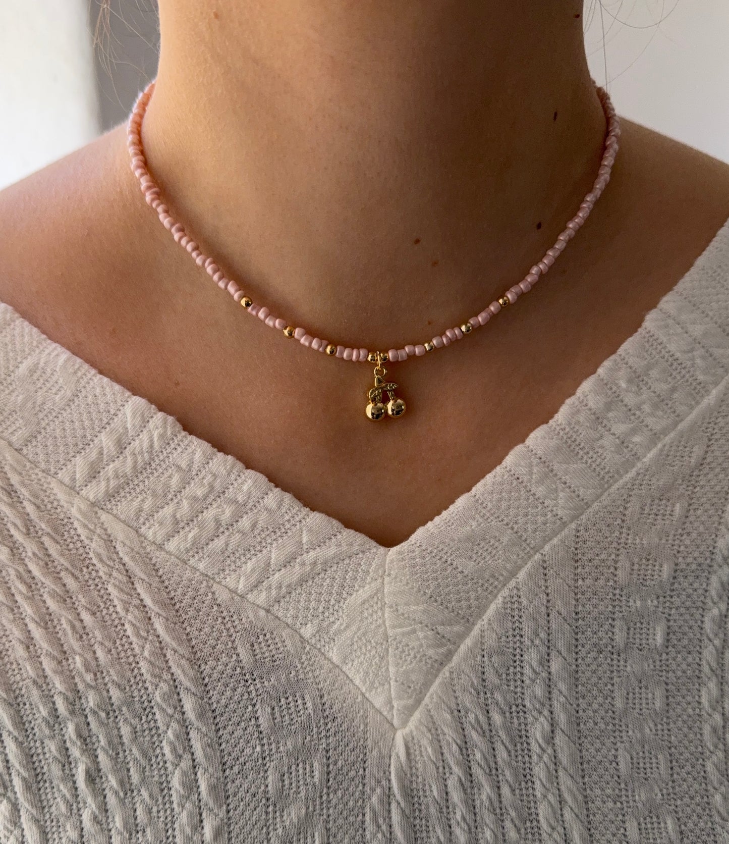 Perlenkette mit Rosa Perlen und Goldenen Perlen + Kirsch Anhänger - 2059