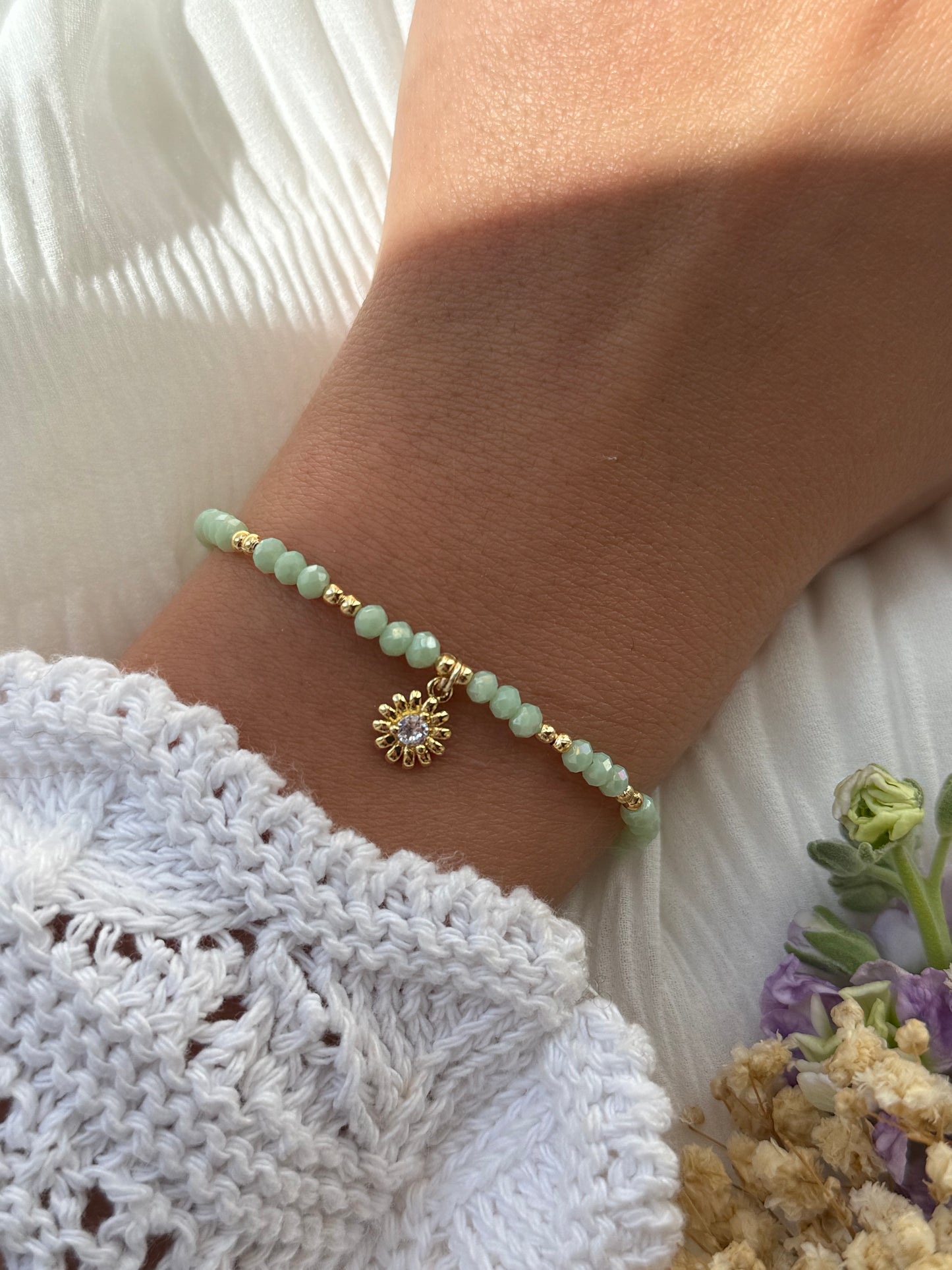 Perlenarmband mit Grünen Kristallperlen, Goldenen Perlen + Sonnen Anhänger - 2269