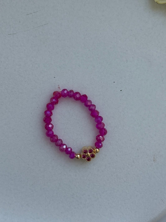 Perlenring mit Pinken Kristallperlen und Goldenen Details + Blumen Anhänger - 2055