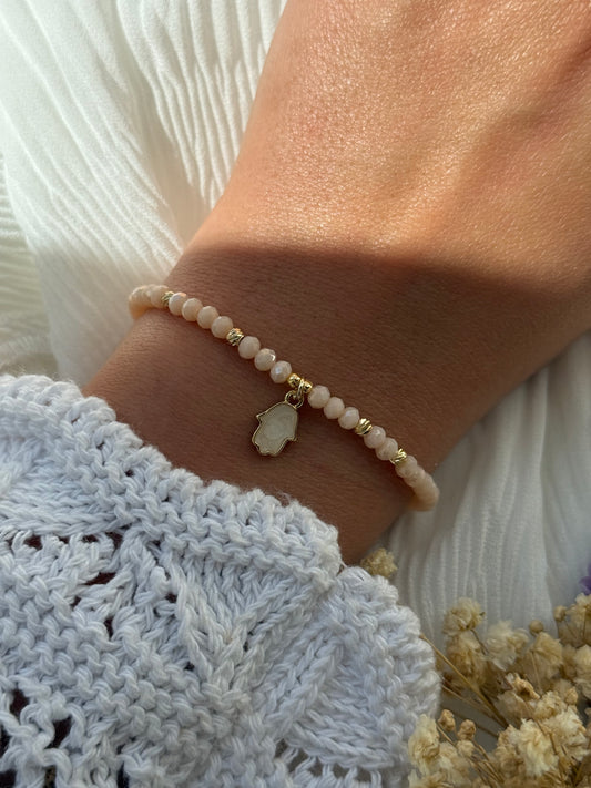 Perlenarmband mit Beigen Kristallperlen, Goldenen Perlen + Fatimas Hand Anhänger - 2237