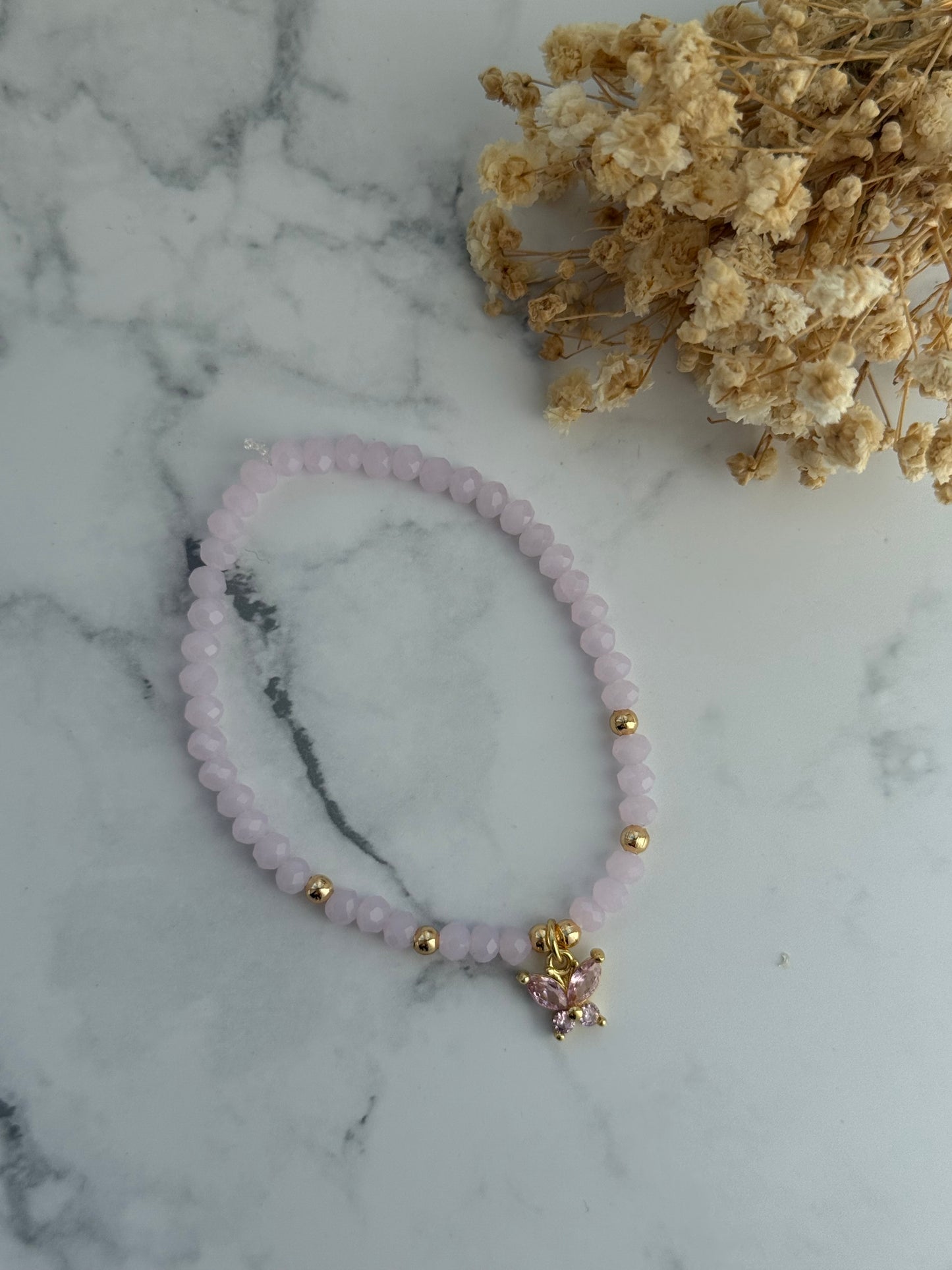 Perlenarmband mit Rosa Kristallperlen, Goldenen Perlen + Schmetterling Anhänger - 2295