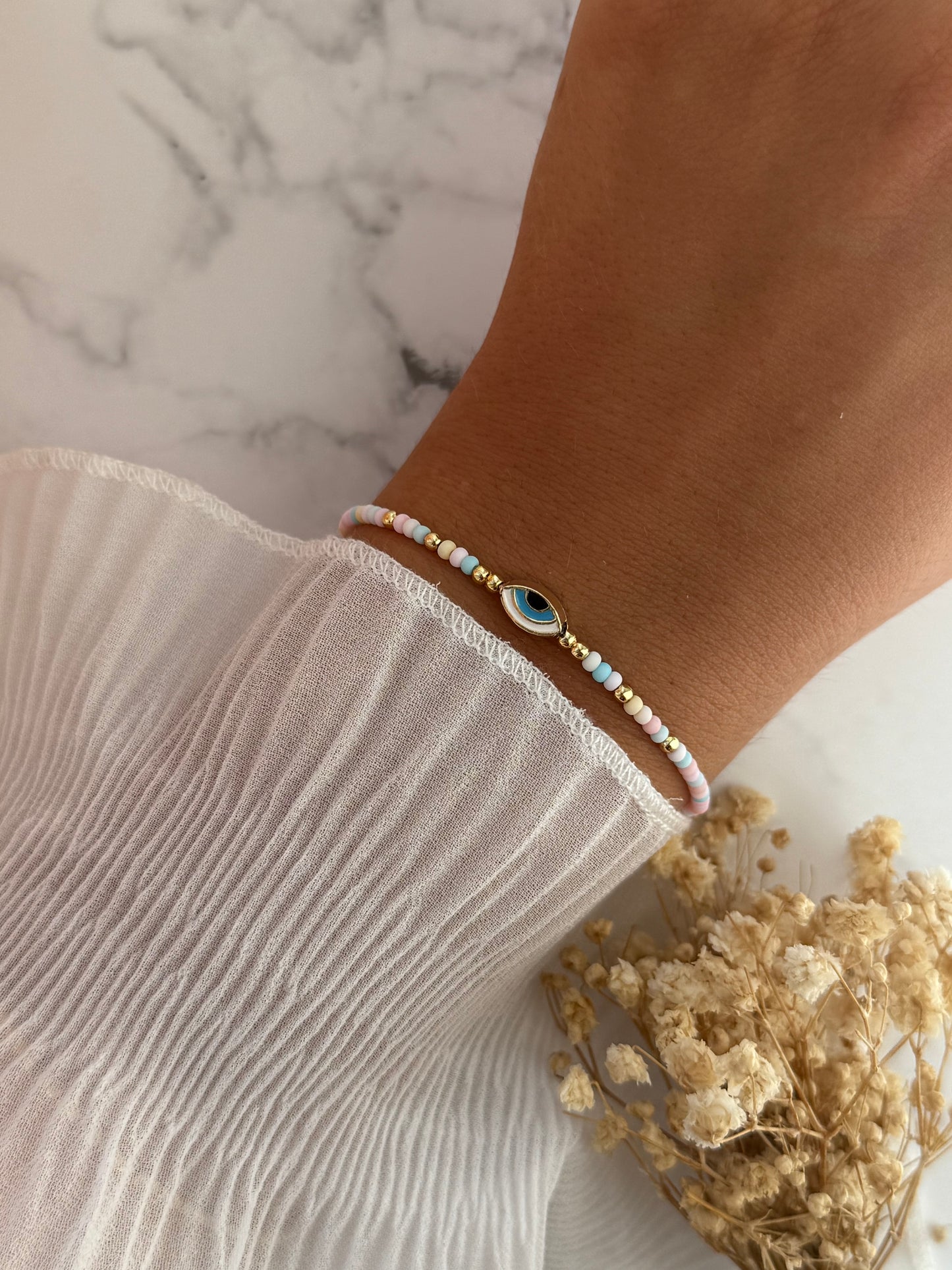 Perlenarmband mit Bunten Perlen, Goldenen Perlen +  Augen Anhänger - 2283