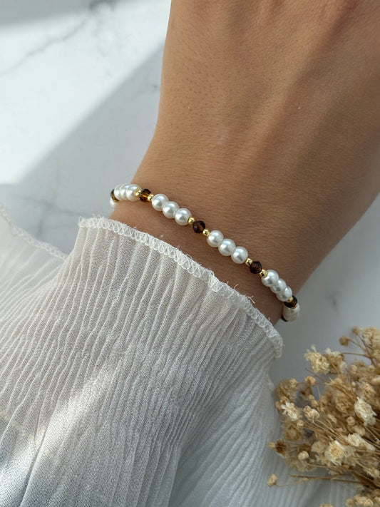 Perlenarmband mit Weißen Perlen, Braunen Kristallperlen und Goldenen Perlen - 2389