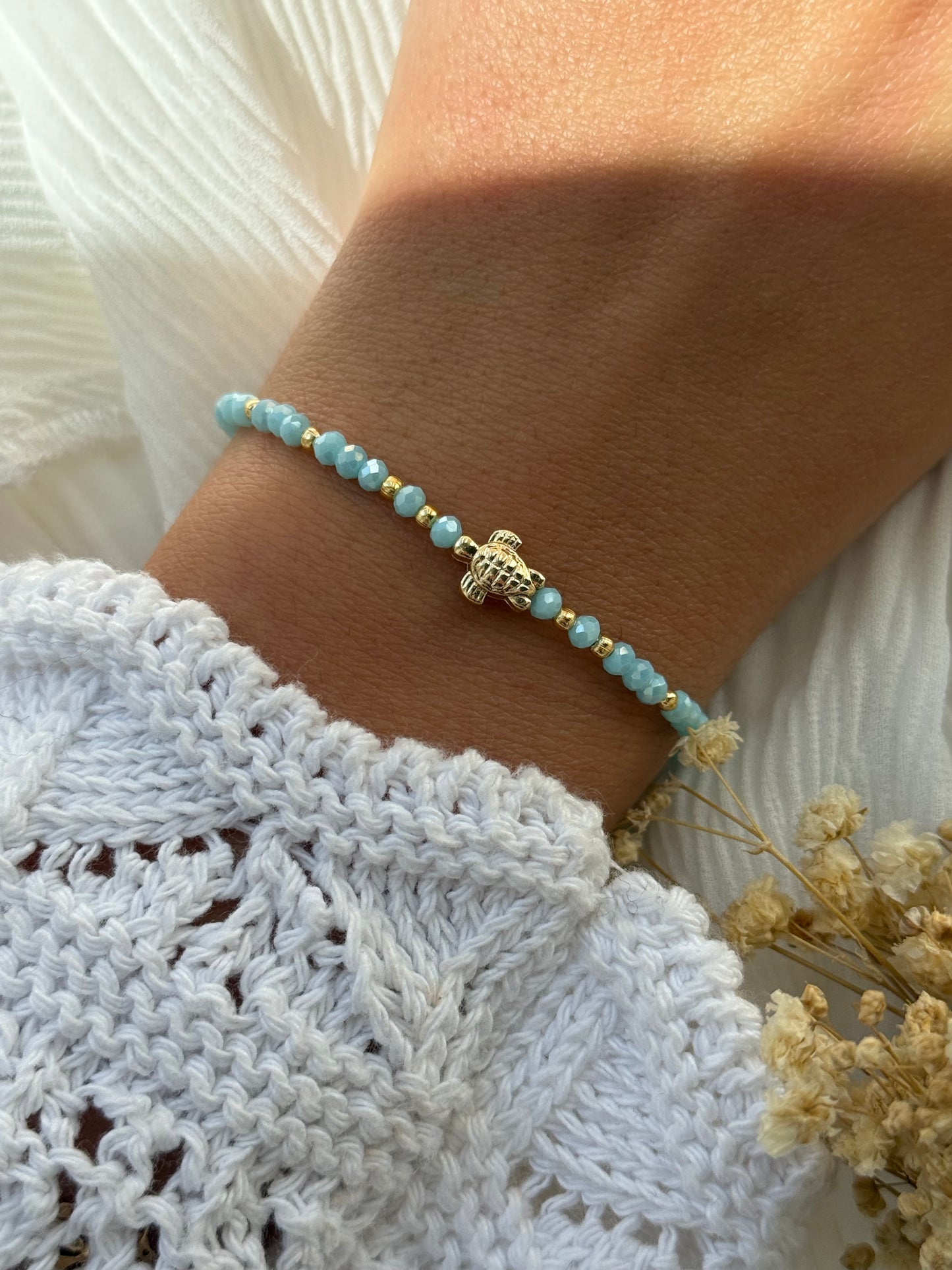 Perlenarmband mit Blauen Kristallperlen und Goldenen Perlen + Schildkröten Anhänger - 2239