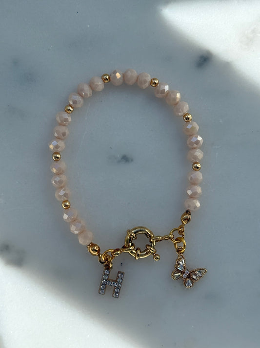Perlenarmband personalisiert mit Beigen Kristallperlen + Goldenen Perlen + Schmetterling Anhänger - 2180