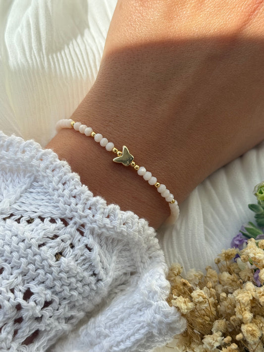 Perlenarmband mit Beigen Kristallperlen und Goldenen Perlen + Schmetterling Anhänger - 2260