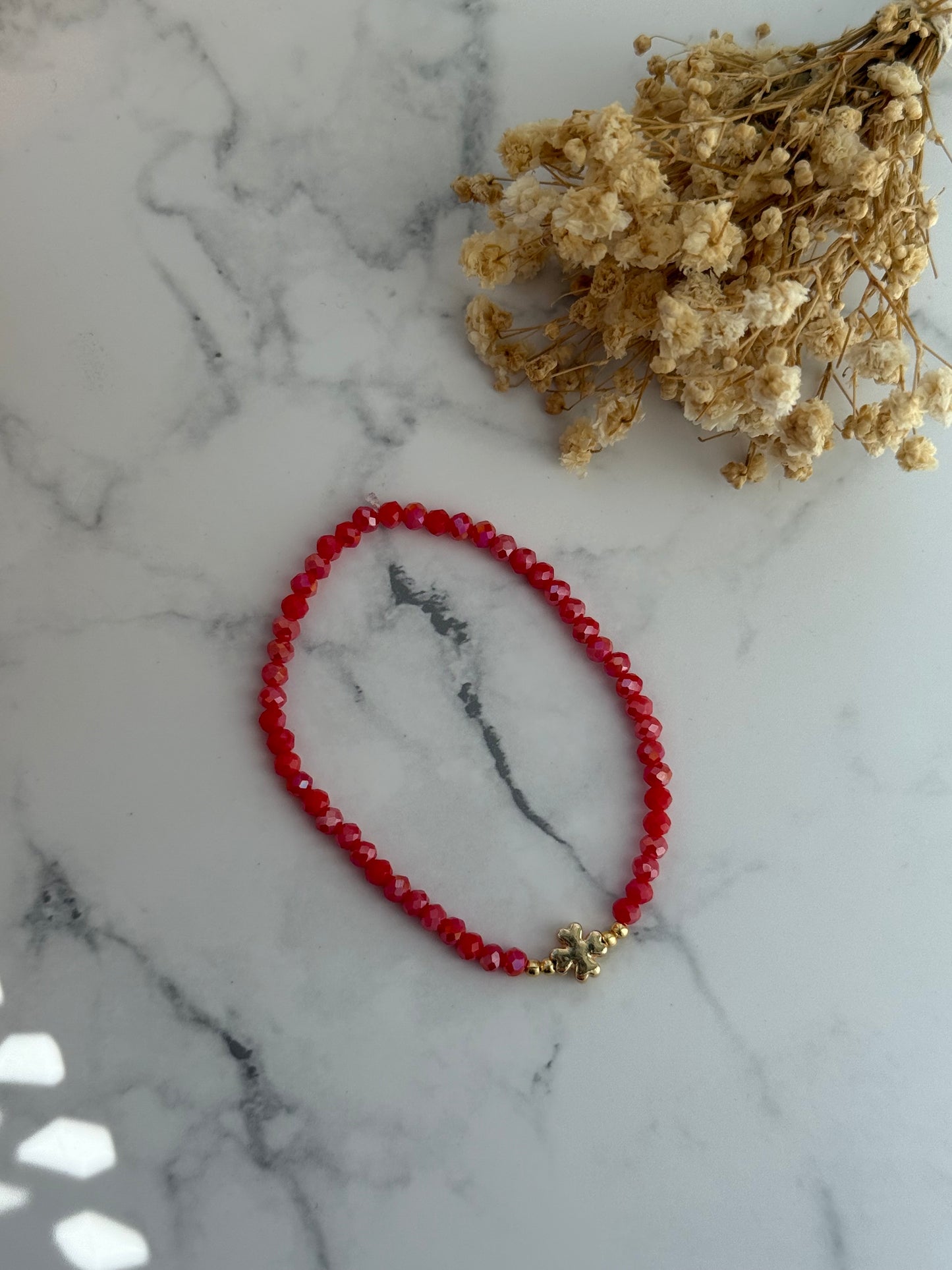 Perlenarmband mit Kristallperlen, Goldenen Perlen + Kleeblatt Anhänger - 2312