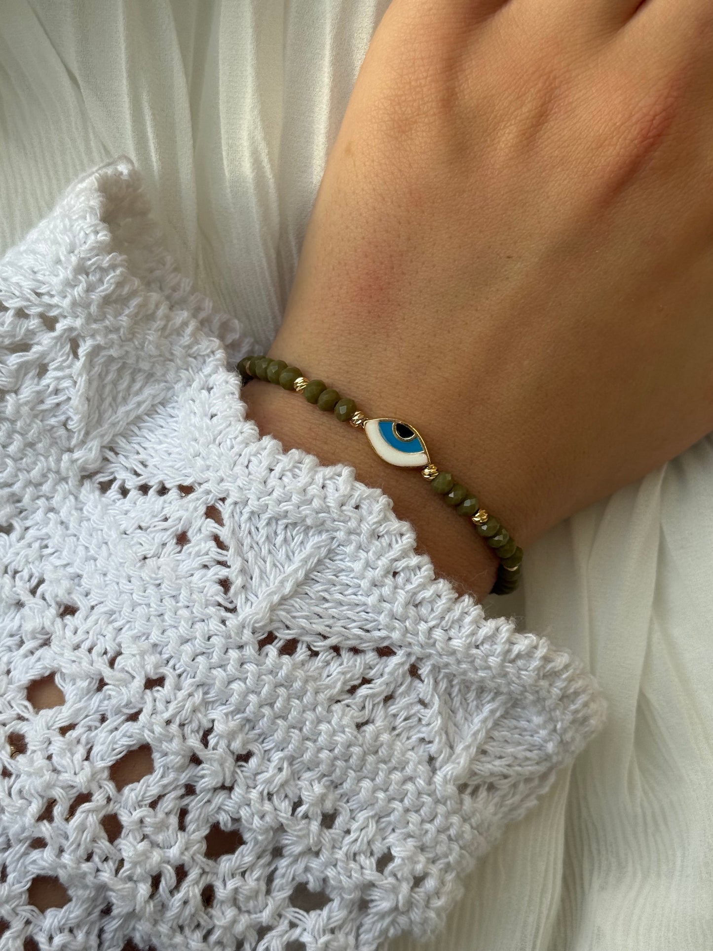 Perlenarmband mit Grünen Kristallperlen und Goldenen Perlen + Nazar Anhänger - 111225