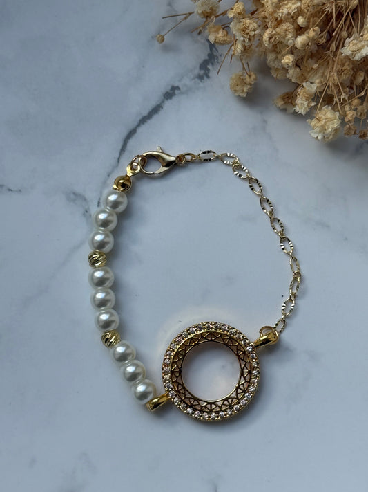 Perlenarmband half & half mit Weißen Perlen, Goldenen Dorika Perlen und Goldene Kette + Ceyrek Rahmen - 2427