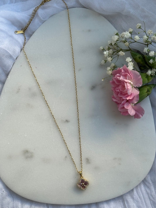 Goldene Halskette mit Kleeblatt Anhänger - 10640
