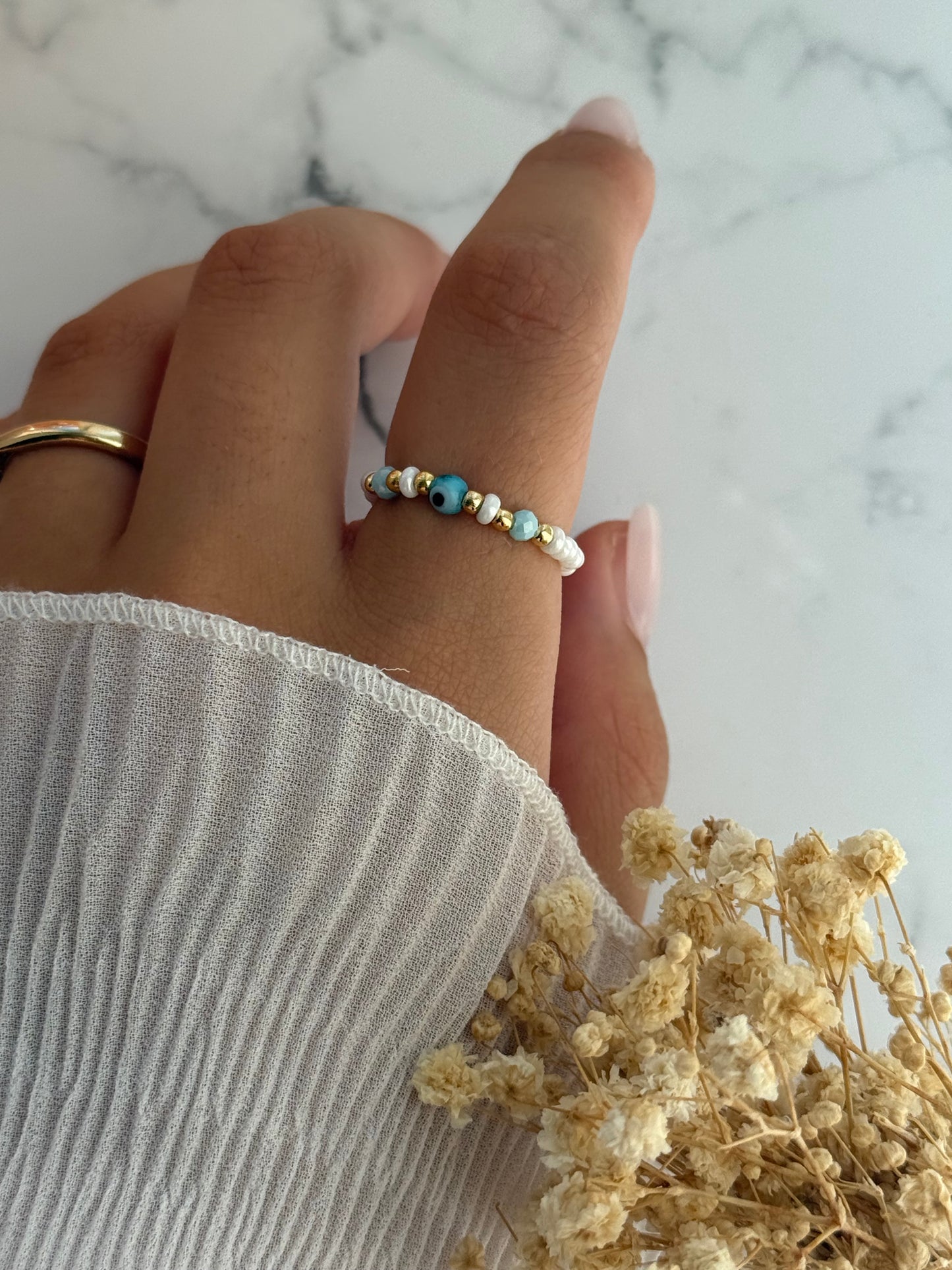 Perlenring mit Weißen, Blauen Perlen, goldenen Perlen + Nazar Perle - 2328
