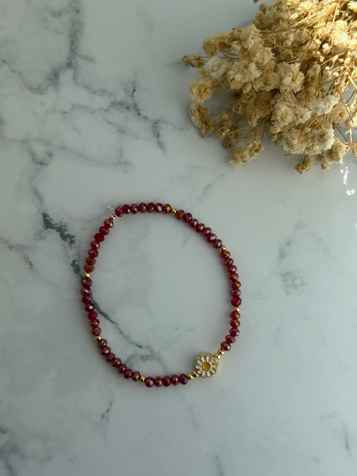 Perlenarmband mit Roten Kristallperlen, Goldenen Perlen + Blumen Anhänger - 2301