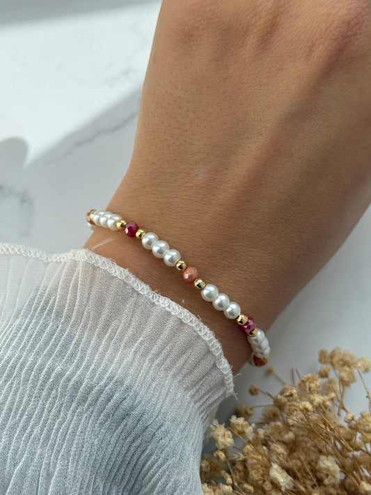 Perlenarmband mit Weißen, Roten, Beigen Kristallperlen und Goldenen Perlen - 2366