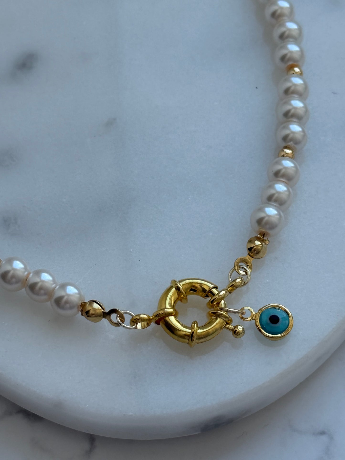 Perlenkette mit Rosa/Beigen Glasperlen und Goldene Perlen + Nazar Anhänger - 2086