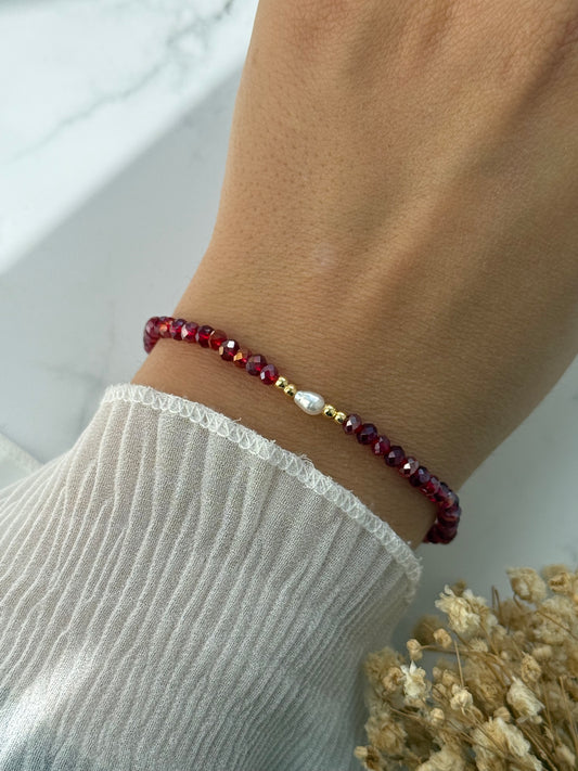Perlenarmband mit Roten Kristallperlen und Goldenen Perlen + Süßwasserperle - 2379