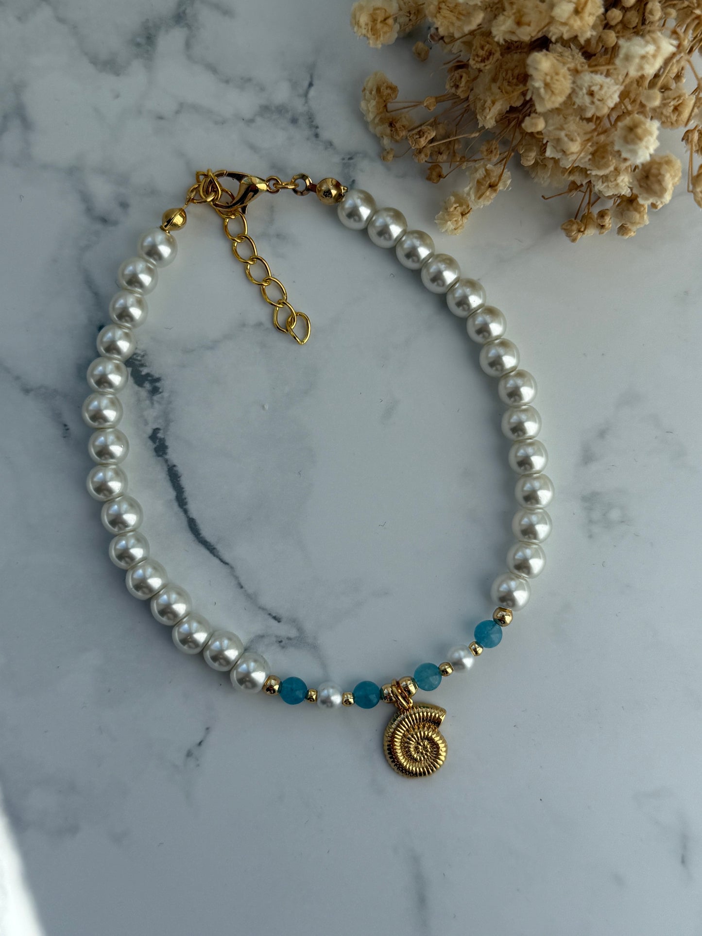 Fußkette mit Weißen Perlen, Blauen  Glasperlen + Goldene Perlen + Muschel Anhänger - 2345