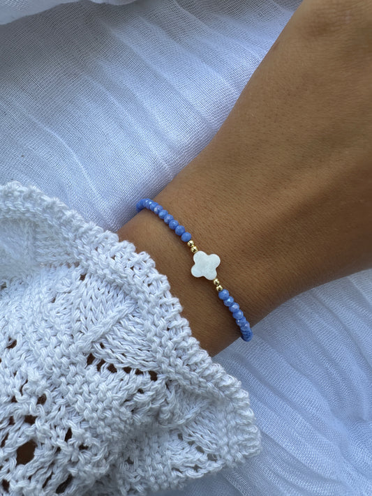Blaues Perlenarmband mit Perlmutt Kleeblatt - 10270
