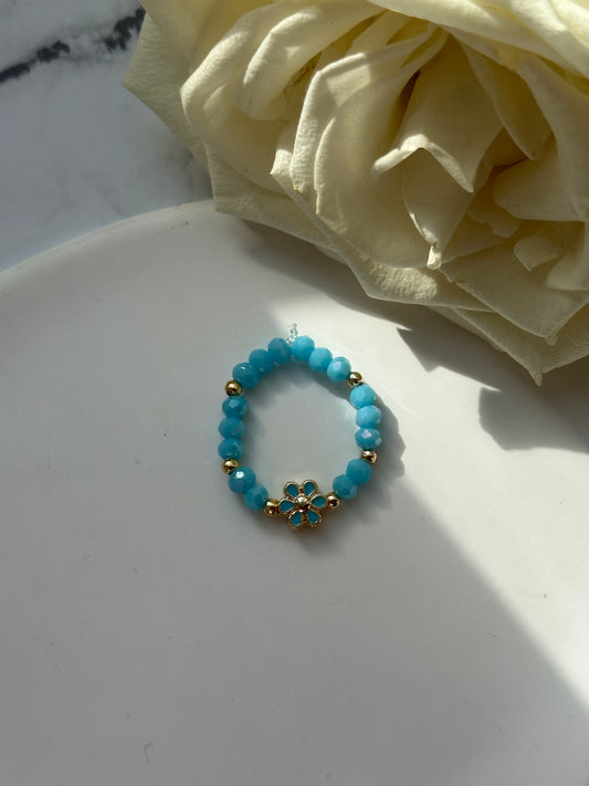 Perlenring mit Blauen Kristallperlen und goldenen Details + Blumen Anhänger - 10912