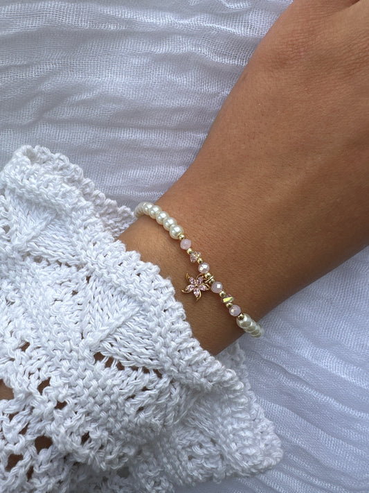 Perlenarmband mit Weißen Perlen und Rosa Kristallperlen und Blumen Anhänger - 10446