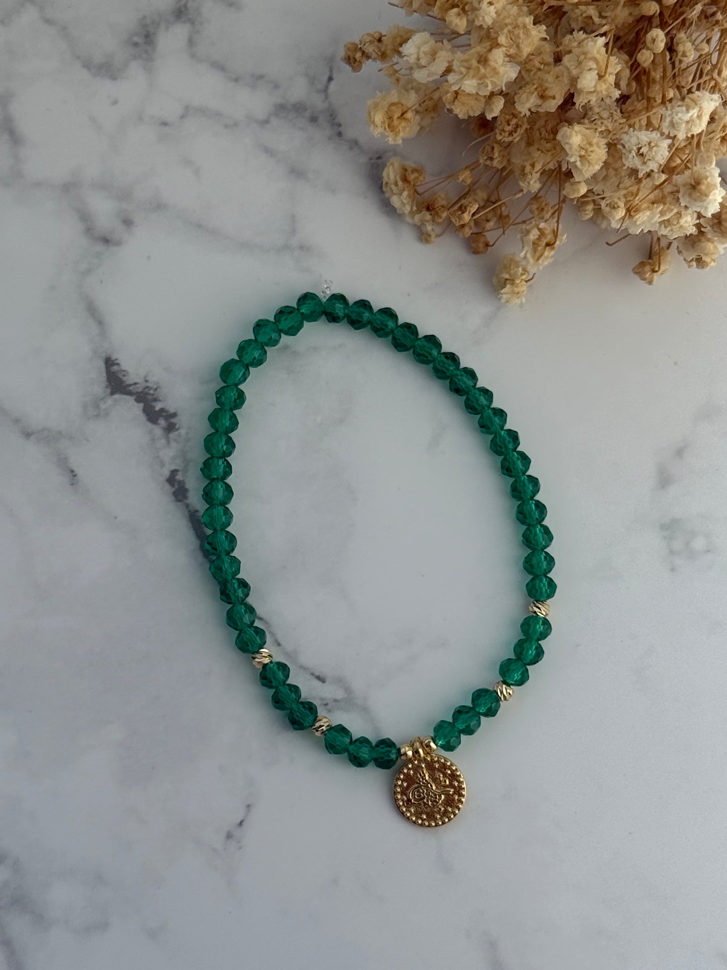 Perlenarmband mit Grünen Kristallperlen, Goldenen Perlen + Taler Anhänger - 2284