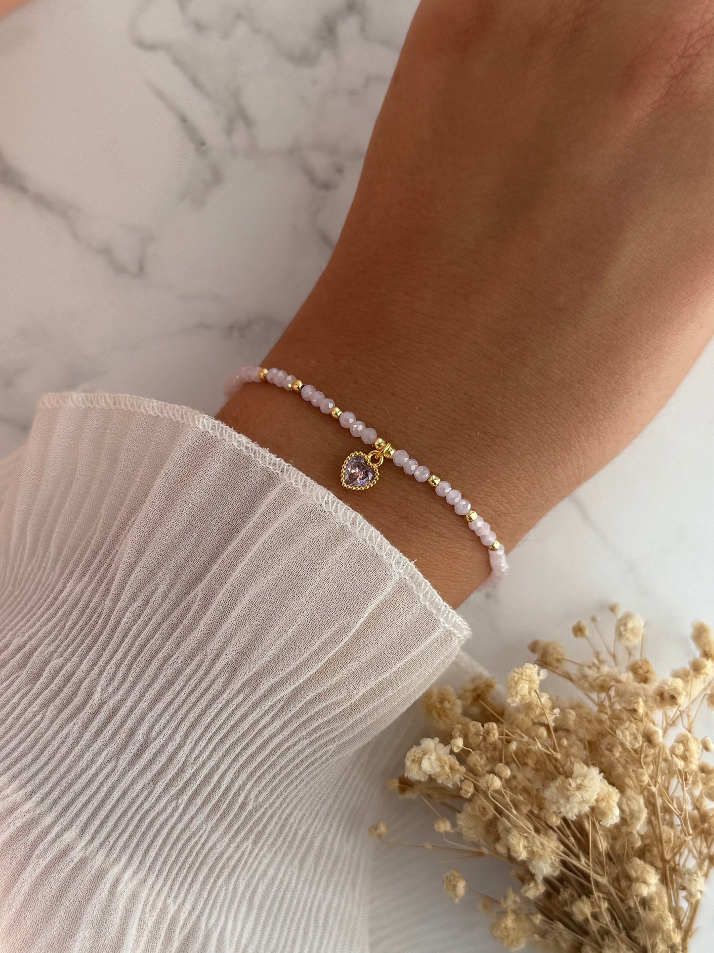 Perlenarmband mit Rosa Kristallperlen, Goldenen Perlen + Herz Anhänger - 2278