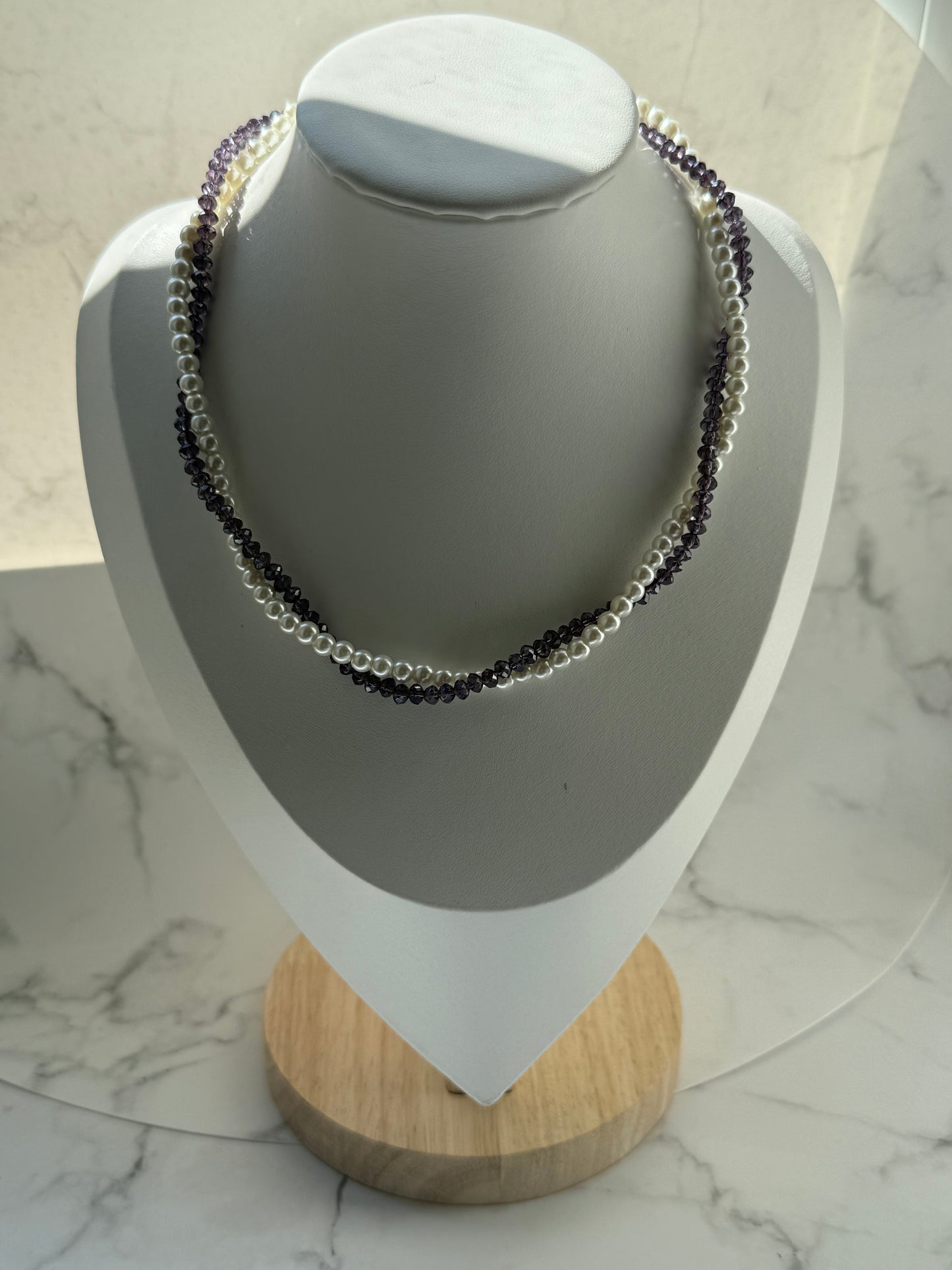 Perlenkette Twist mit Weißen Perlen, Lila Kristallperlen - 2341