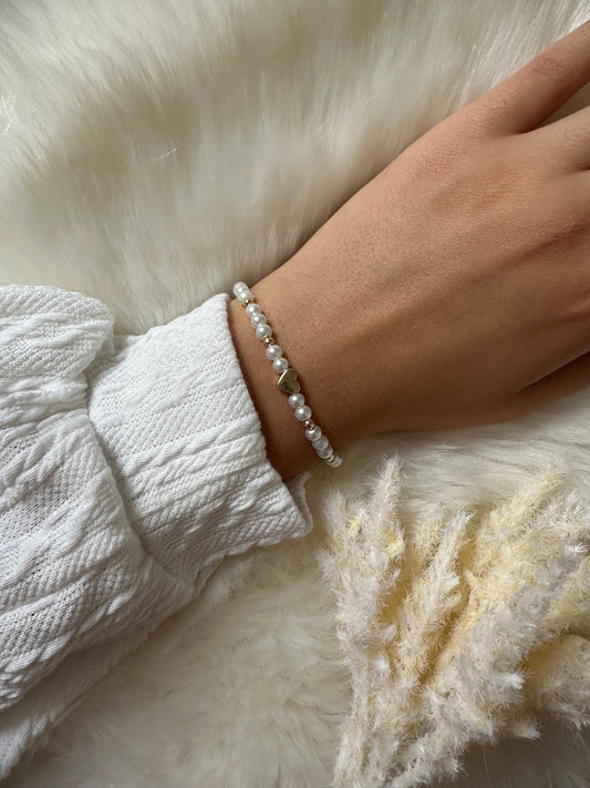 Perlenarmband weiß mit Herz Anhänger - 10478