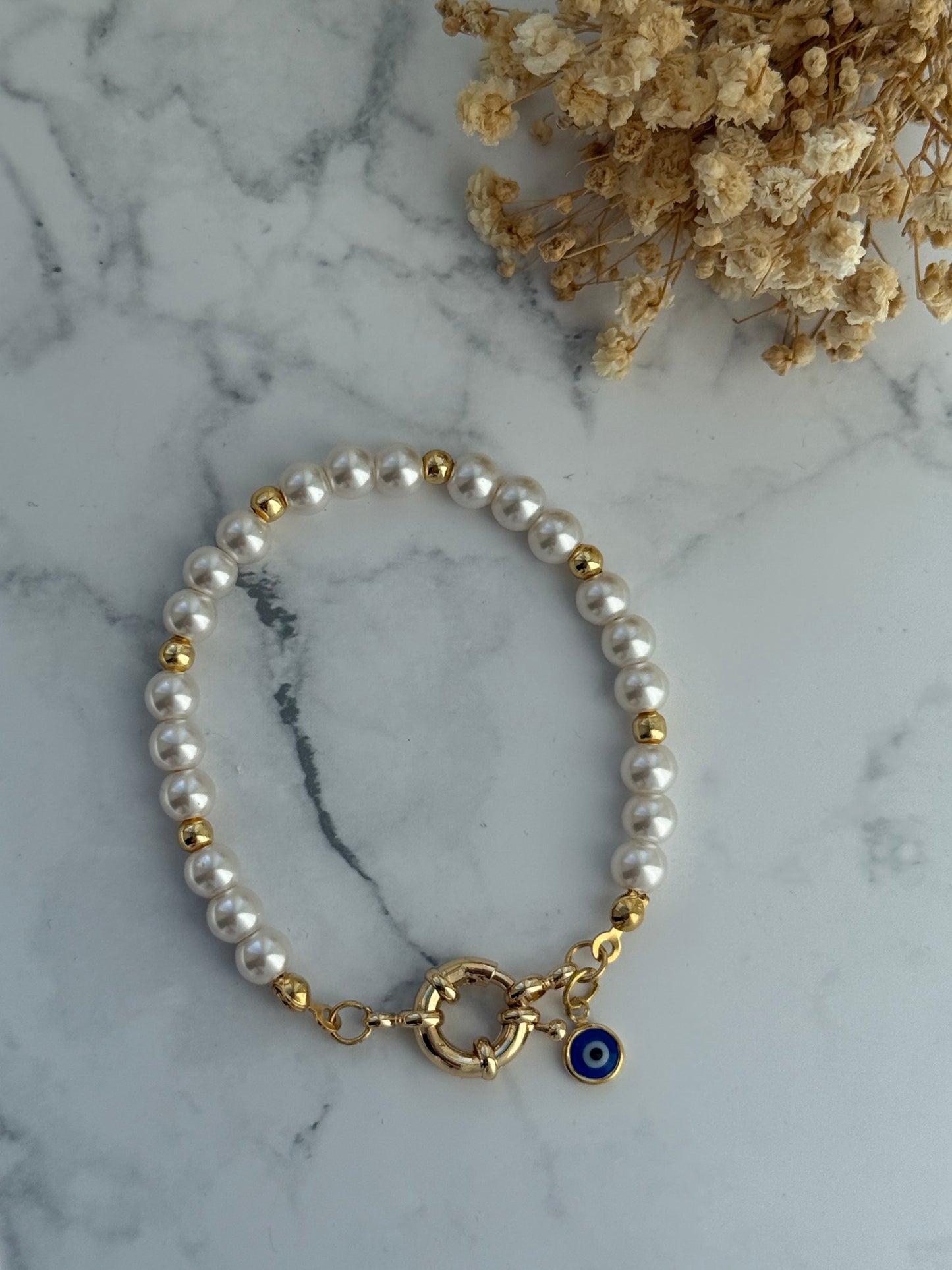 Perlenarmband mit Weißen Glasperlen + Nazar Anhänger - 2349