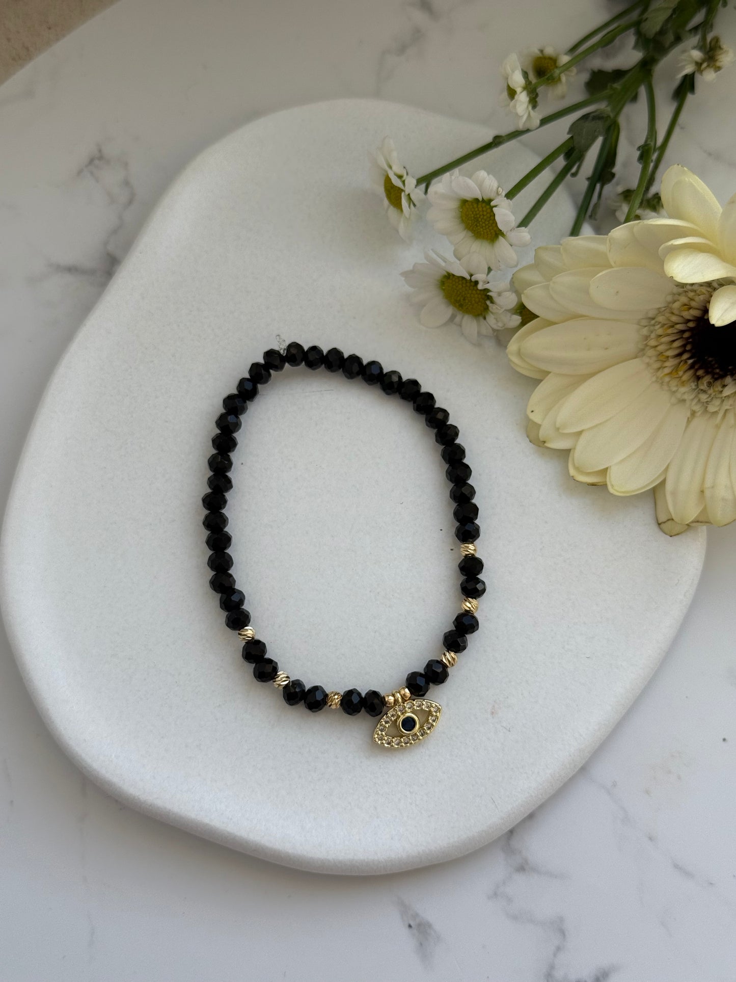 Perlenarmband mit Schwarzen Kristallperlen und Goldenen Perlen + Evil Eye Anhänger - 2023