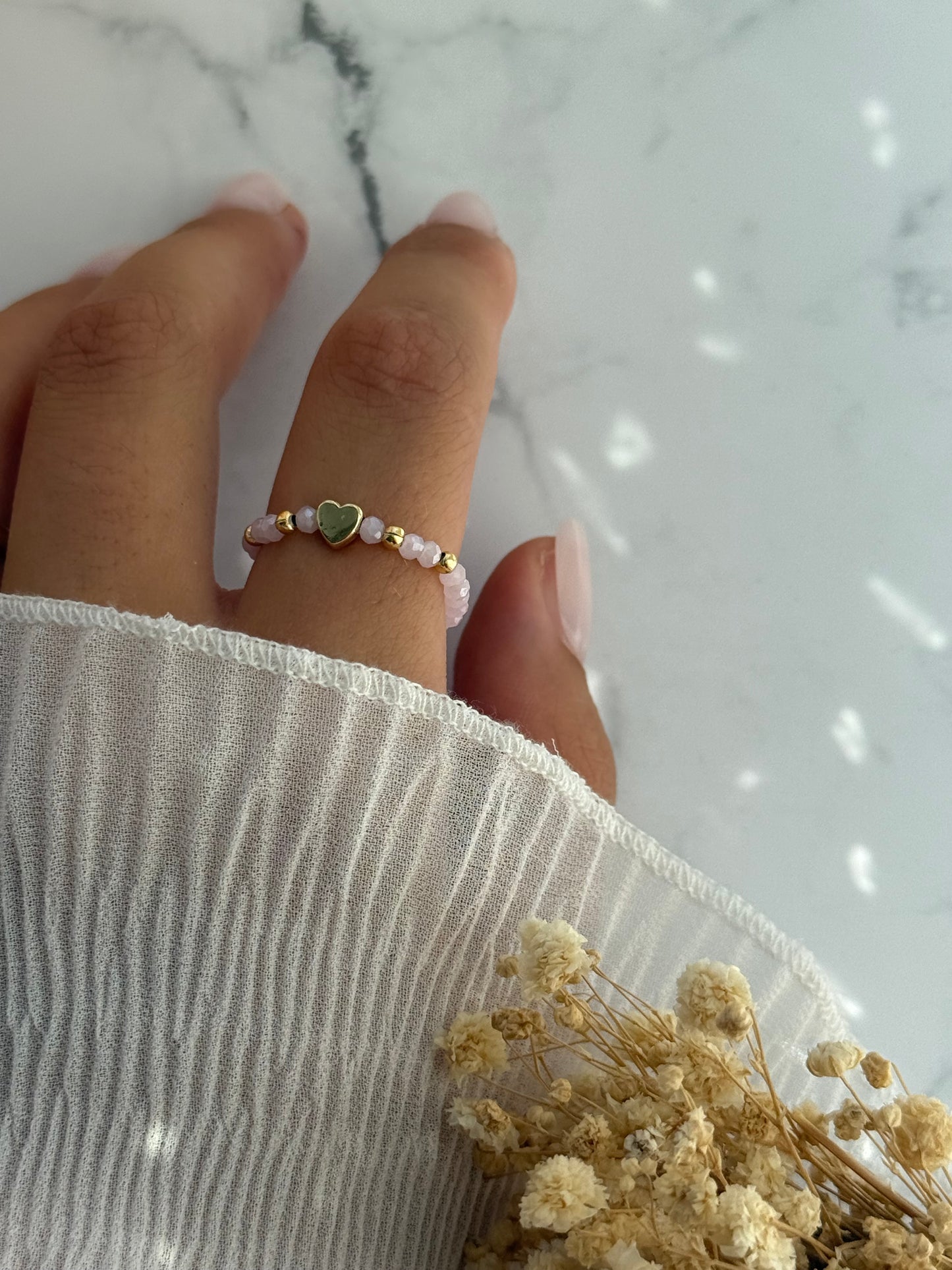Perlenring mit Rosa Kristallperlen, goldenen Perlen + Herz Anhänger - 2326
