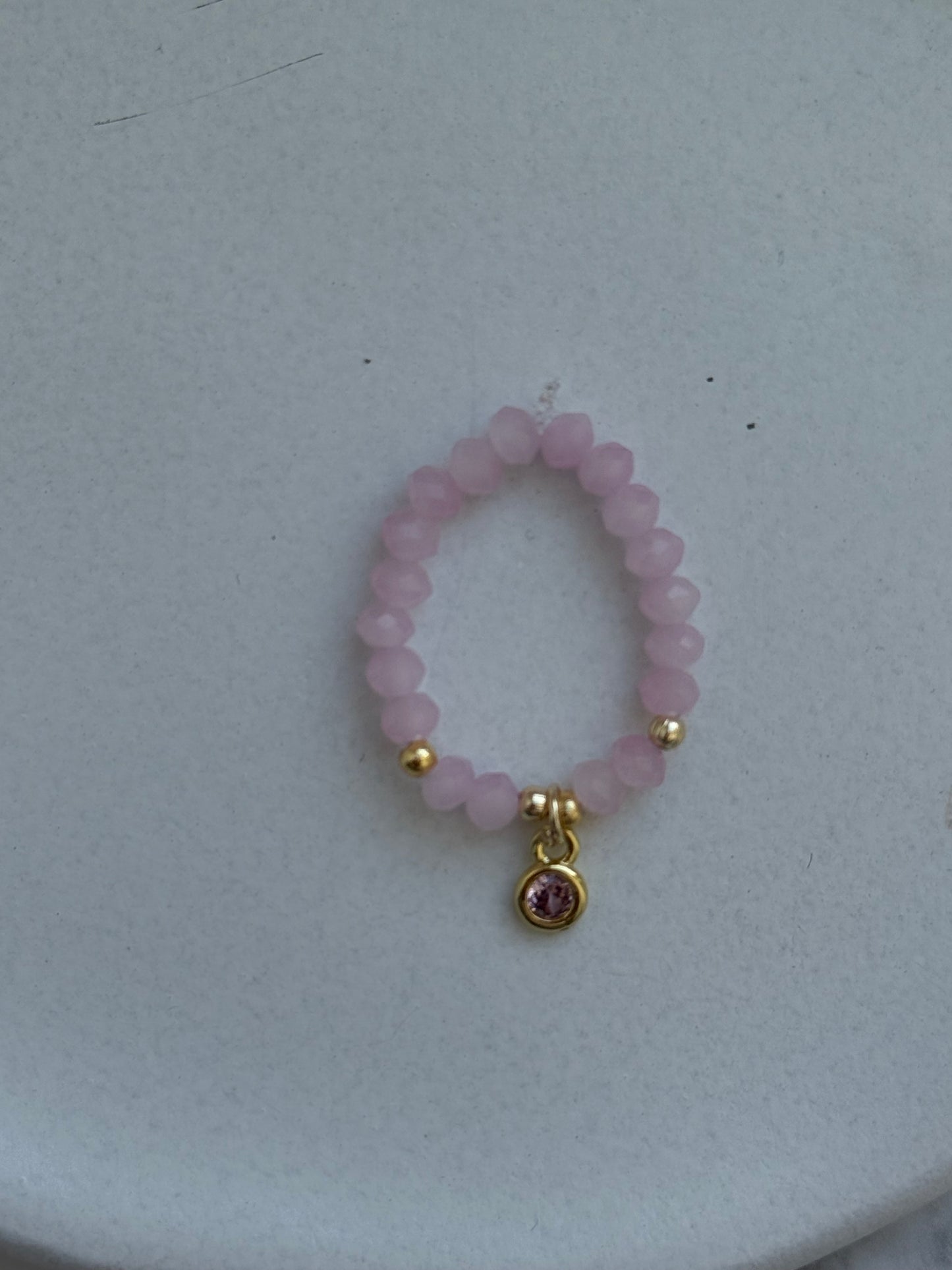 Perlenring mit Rosa Kristallperlen und Goldenen Details + Stein Anhänger - 2052