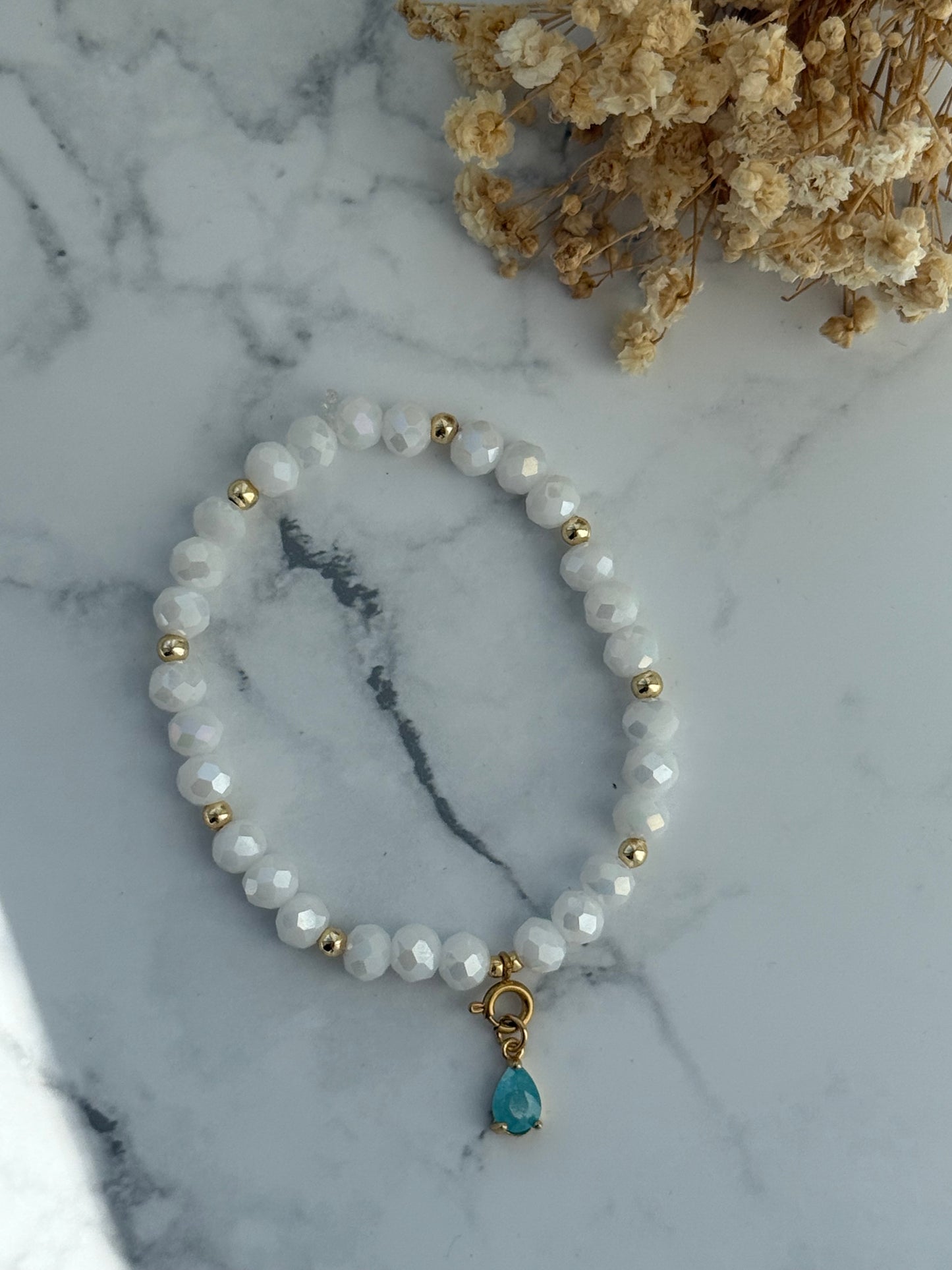 Perlenarmband mit Weißen Kristallperlen + Tropfen Anhänger - 2364