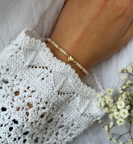 Perlenarmband mit Beigen Kristallperlen und Herz Anhänger - 10525