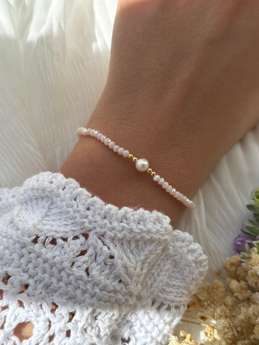 Perlenarmband mit Beigen Kristallperlen und Goldenen Perlen + Süßwasserperle - 2261