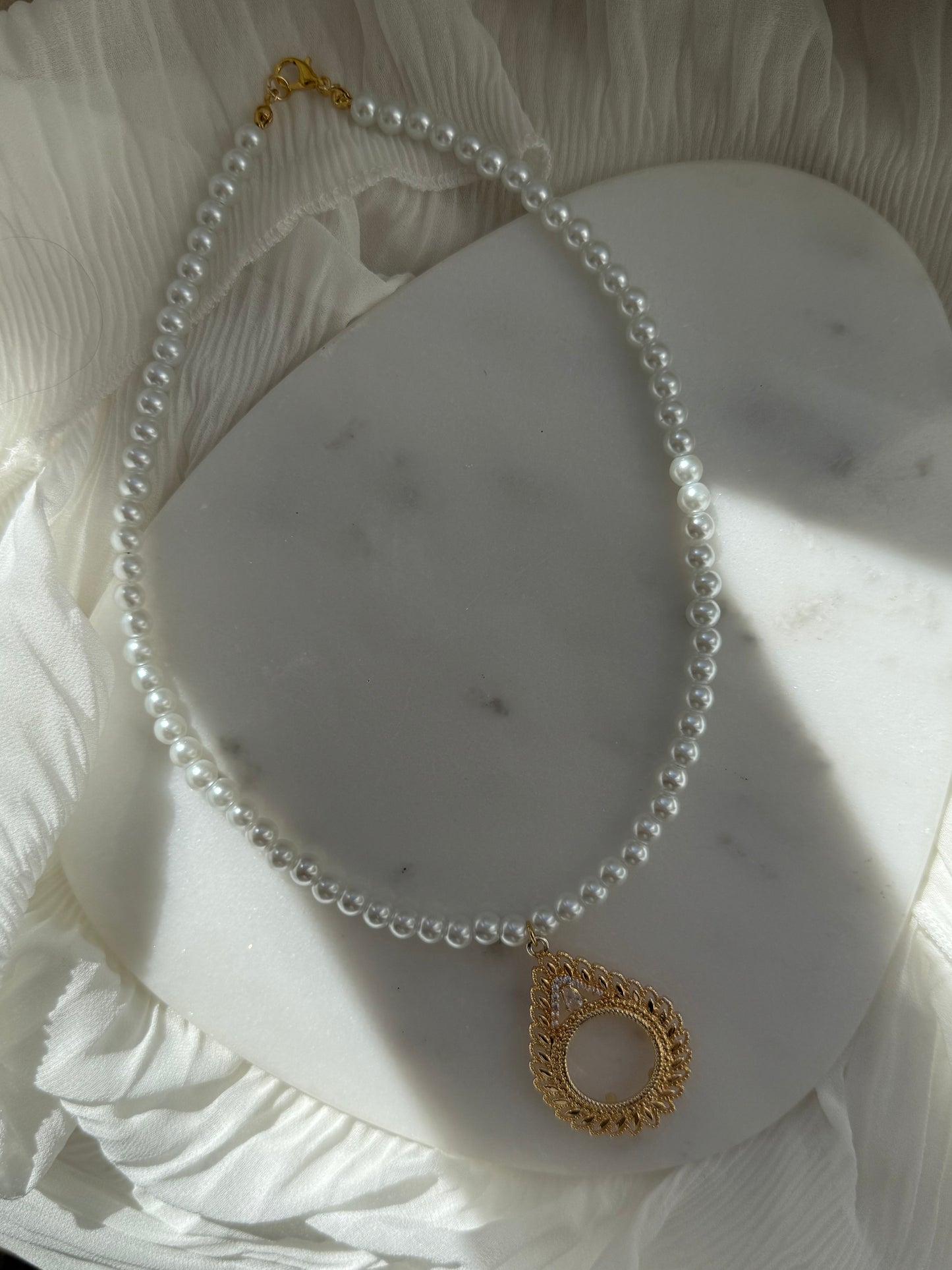 Perlenkette mit Weißen Glasperlen + Rahmen für Ceyrek - 2188