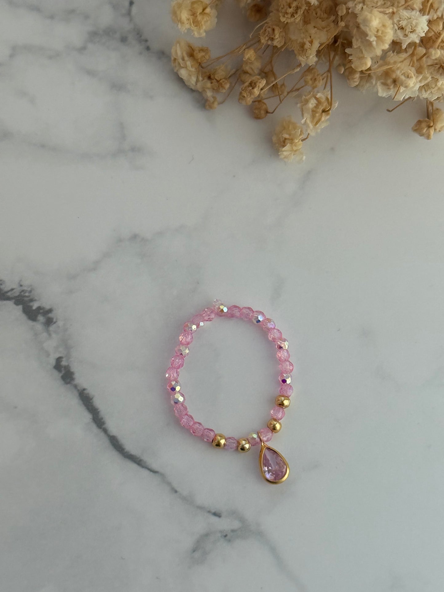 Perlenring mit Rosa Kristallperlen, goldenen Perlen + Tropfen Anhänger - 2327