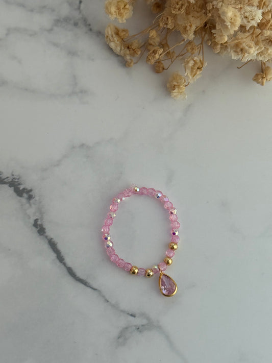Perlenring mit Rosa Kristallperlen, goldenen Perlen + Tropfen Anhänger - 2327